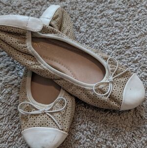 Restricted white & beige flats W/ Bow